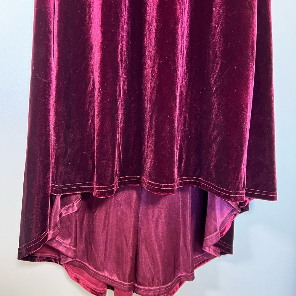 Revelry Burgundy Velvet Gown - Picture 7 of 10